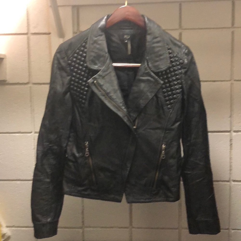 Women’s Leather Biker Jacket in Great Condition!